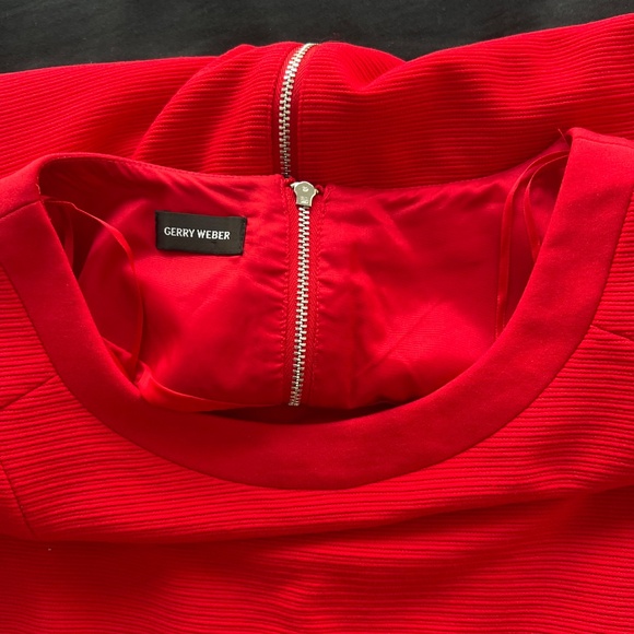 Red Dress - Picture 4 of 4